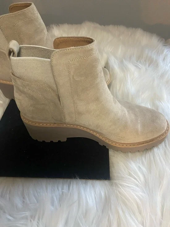 Dolce Vita Rango Sz 8 Women's Suede Lug Boot - Beige - Picture 8 of 9